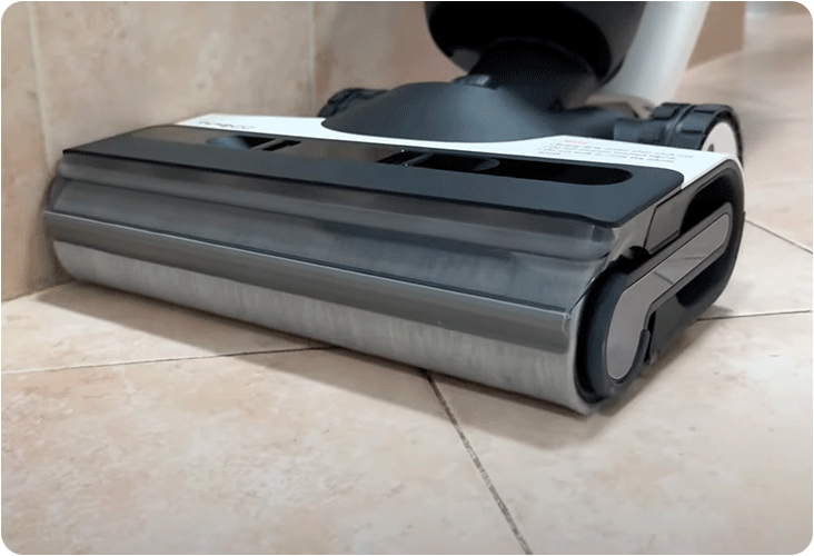 Nettoyage bord à bord le long d'un mur avec le Tineco S7 Pro
