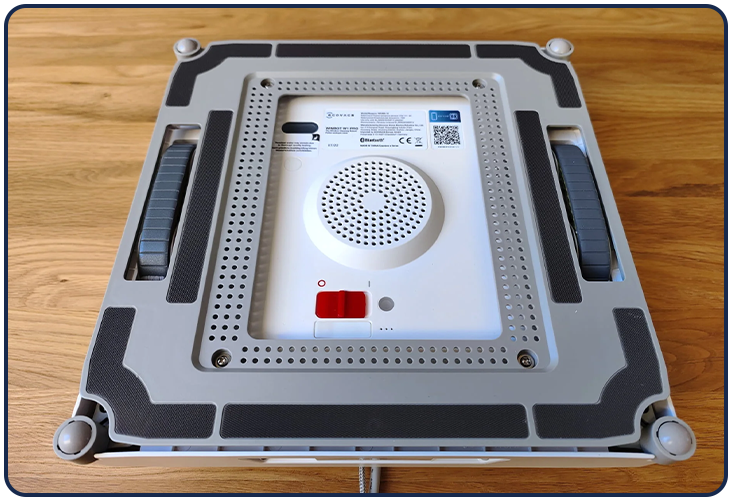 L'Ecovacs Winbot W1 Pro affiche 2800 Pa de puissance de succion grâce à ses 96 watts